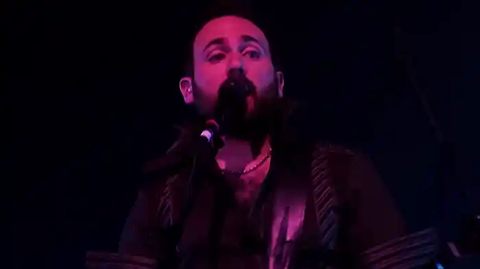 I Can't Decide (Live At The O2, London, UK / 2007)