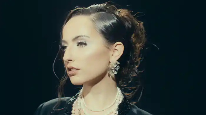 Otra Mujer (Visualizer)