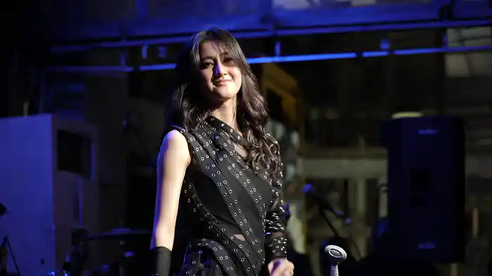 Tak Pantas Terluka (Lagi) (Live from rombak Showcase)