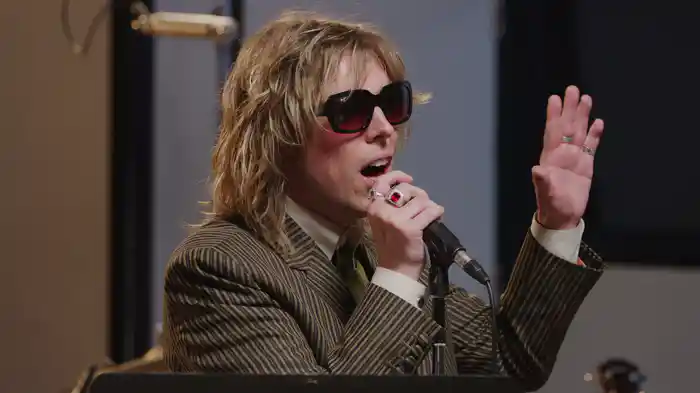 Stranger in Moscow (Acoustic / Unplugged At EastWest)