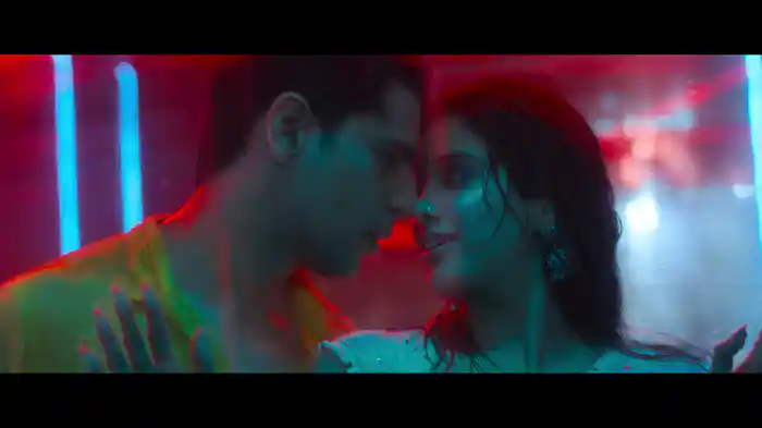 Bheegi Saree (From "Param Sundari")