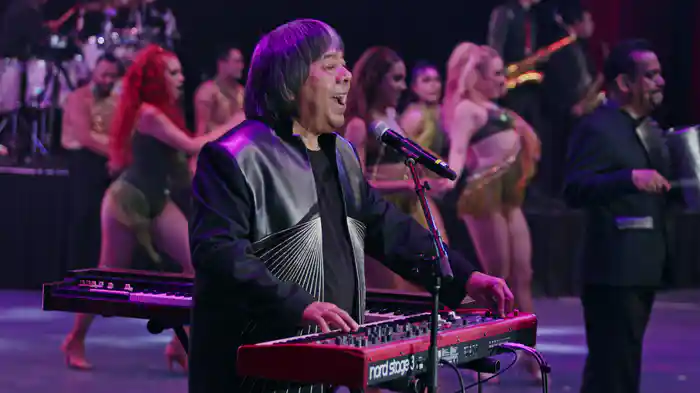 A Punto De Caramelo (En Vivo Desde El Auditorio Nacional)