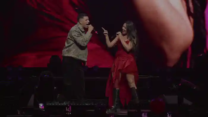 Qué Quieres De Mí (En Vivo)