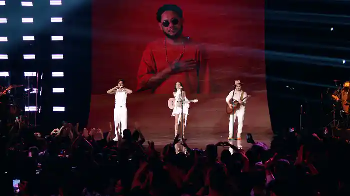 Melim - Melhor Remédio (DVD Melhor De Três) (Ao Vivo Em São Paulo / 2023)