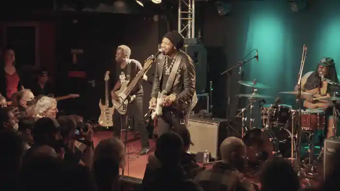 Hot Friends (Live In Paris)