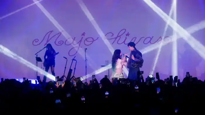 a la mitad (En Vivo Desde El Lunario)