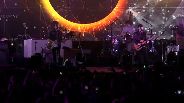 Siempre Brilla El Sol (En Directo En El Wizink Center, Madrid / 2018)