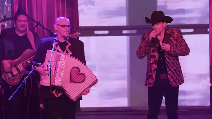 Para Que Baile Mi Pueblo (En Vivo)