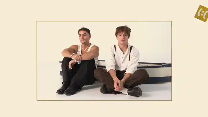 amar está raro (Lyric Video)