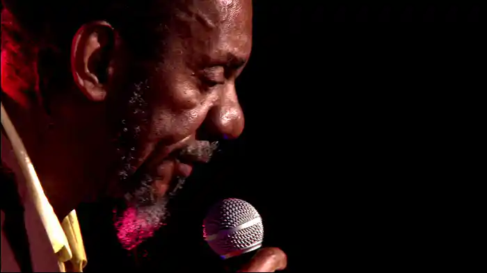 Estácio, Holly Estácio (Ao Vivo)