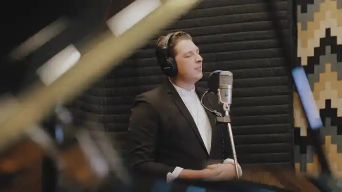 Feelings (Acoustic / Behind The Scenes)