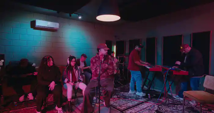 OMW / Grande / Fe De Mami