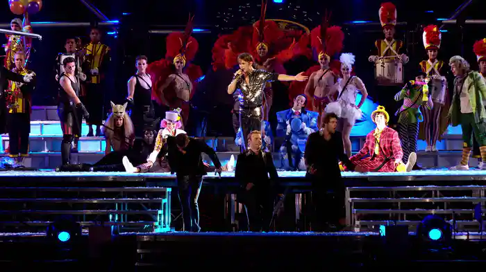 Hold Up A Light (Live From The Circus Tour / 2009)