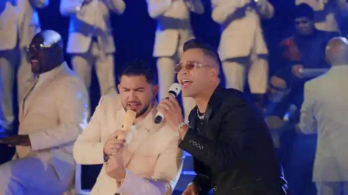 Mi Mundo Al Revés (En Vivo)