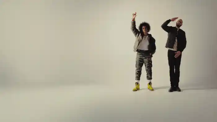 Retour à LLand (Lyric Video)
