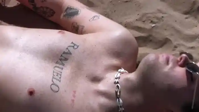 VI SKAL ALDRI GÅ HJEM FØR SOLOPPGANG