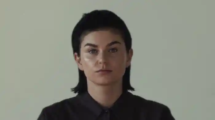 Vreemde Voor Mij (Lyric Video)