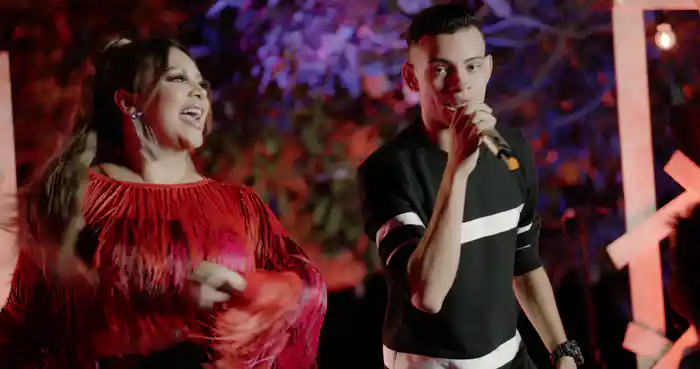 Ela Bate O Bumbum No Paredão