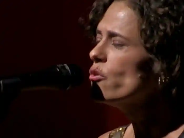 Não Vá Ainda (Ao Vivo)