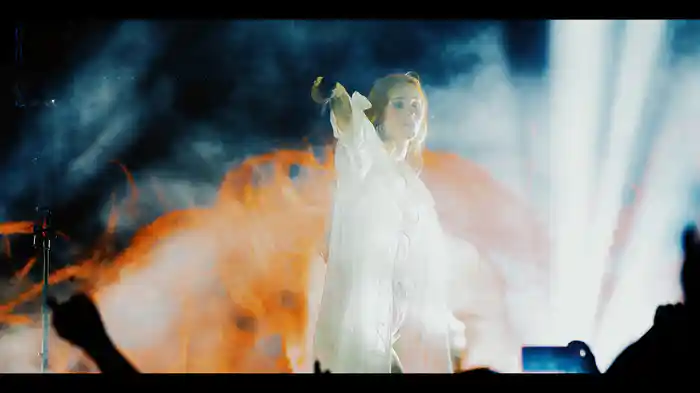 Hold (Lady Powers Live At The Forum)