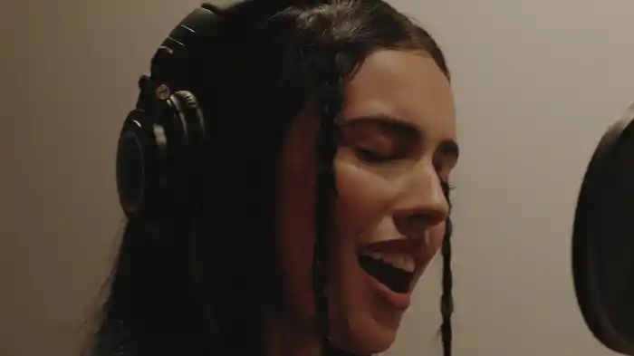 Carrie Bradshaw (Acoustic)