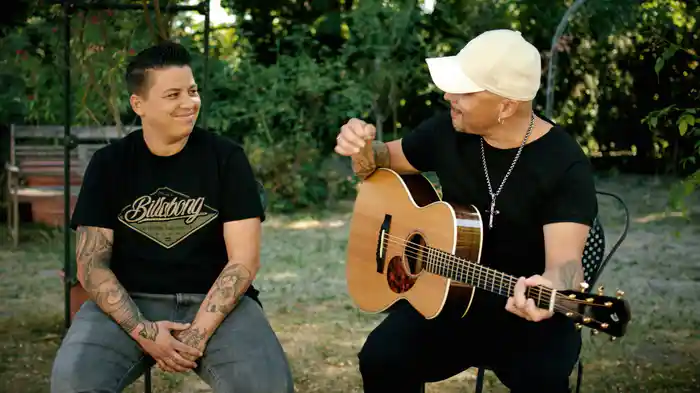 Sieben Kartons (Akustik Video)