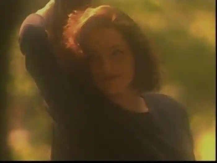 Ming Tian Ni Shi Fou Yi Ran Ai Wo (Karaoke)