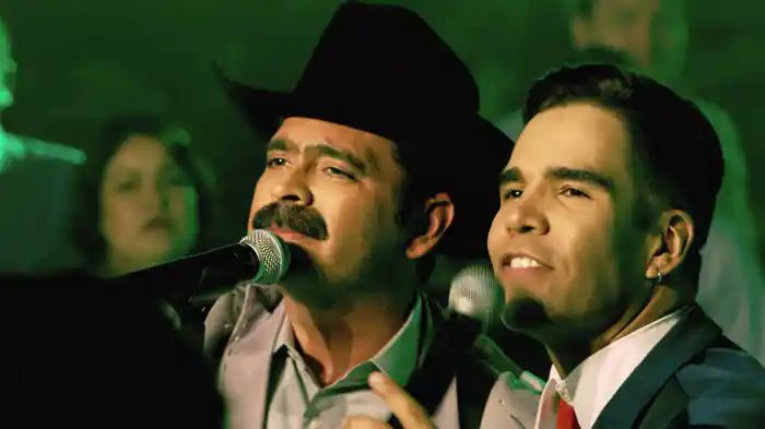 Me Gusta Vivir De Noche/ Amor Platónico/ Mundo De Amor (Medley)