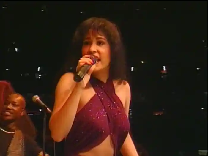 Tus Desprecios (Live From Astrodome)