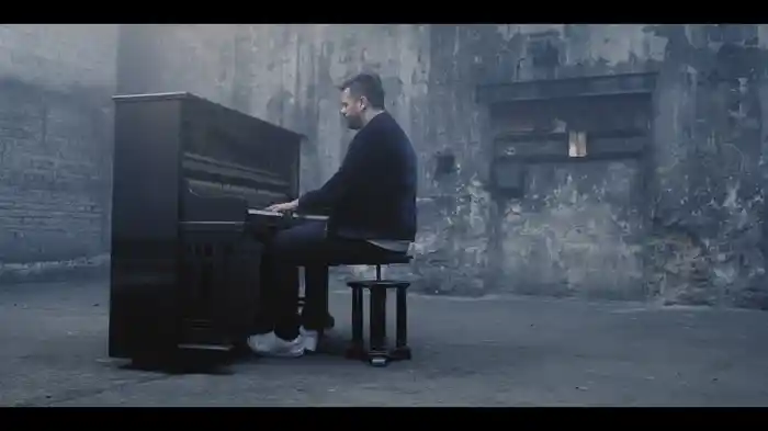 Blind vor Liebe - am Klavier