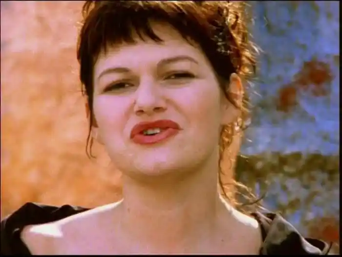 Différente Quand Je Chante