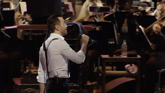 Que Suerte Tiene El (Live At Teatro Colón, Argentina / 2019)