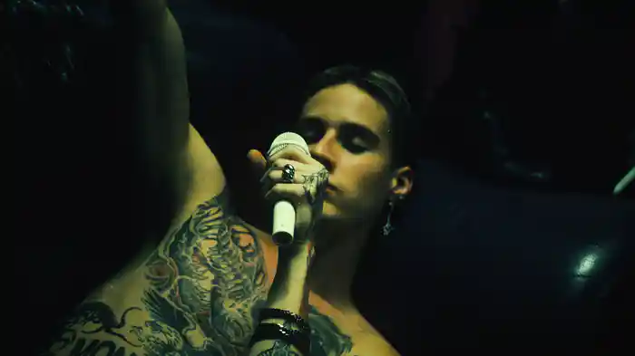 ¿Quién Te Hizo Tanto Daño? (Lyric Video)