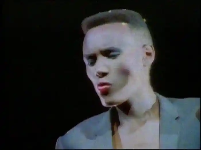 Pull Up To the Bumper (Video)