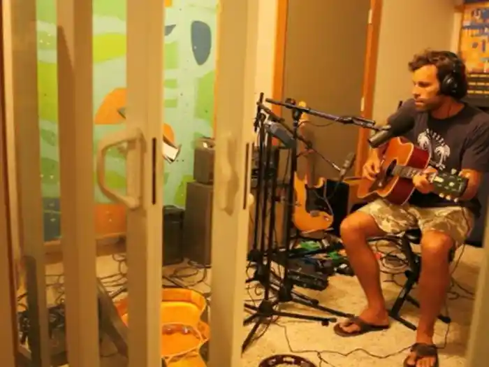 Pictures Of People Taking Pictures (Trailer)