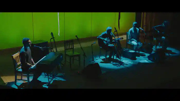 Alguém Cantando (Ao Vivo)