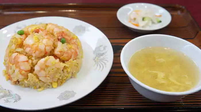 東京都荒川区町屋の海老チャーハンと海鮮春巻