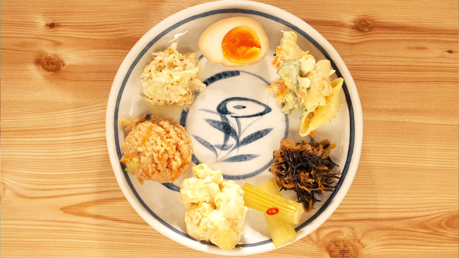 東京都武蔵野市吉祥寺のチキンてりやきと惣菜盛り合わせ定食