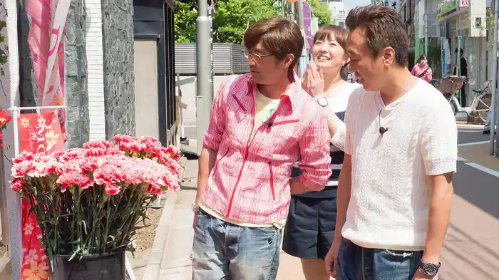 狩野アナが学芸大学・祐天寺で変顔体操