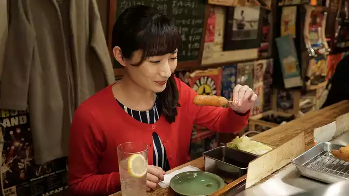 大衆酒場で串カツ