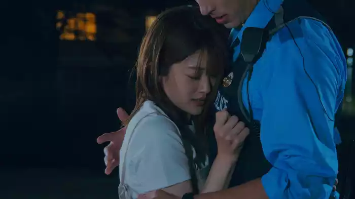 危険な抱擁！夜の警察官