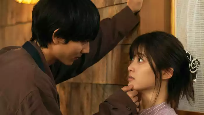 「唇……触られた」