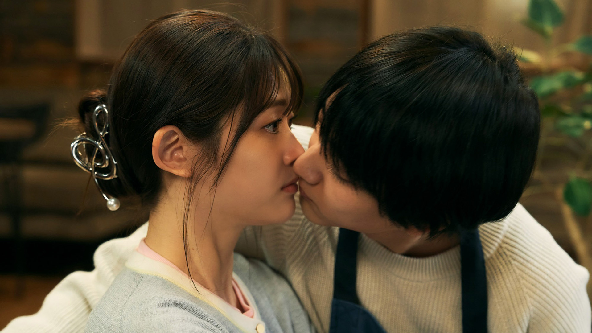 「突然の……キス」