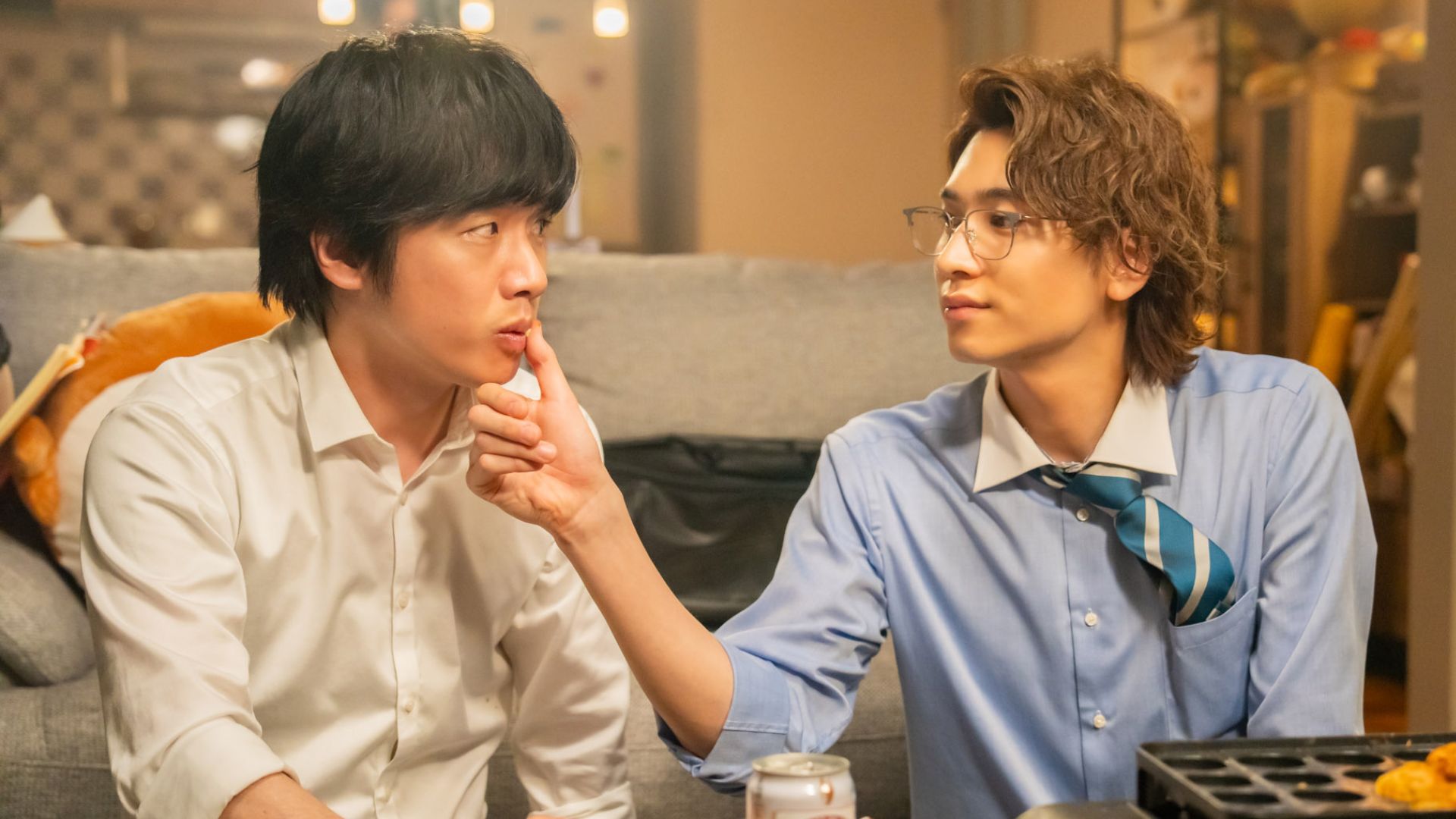 「ソース、ついてる」触れる指先